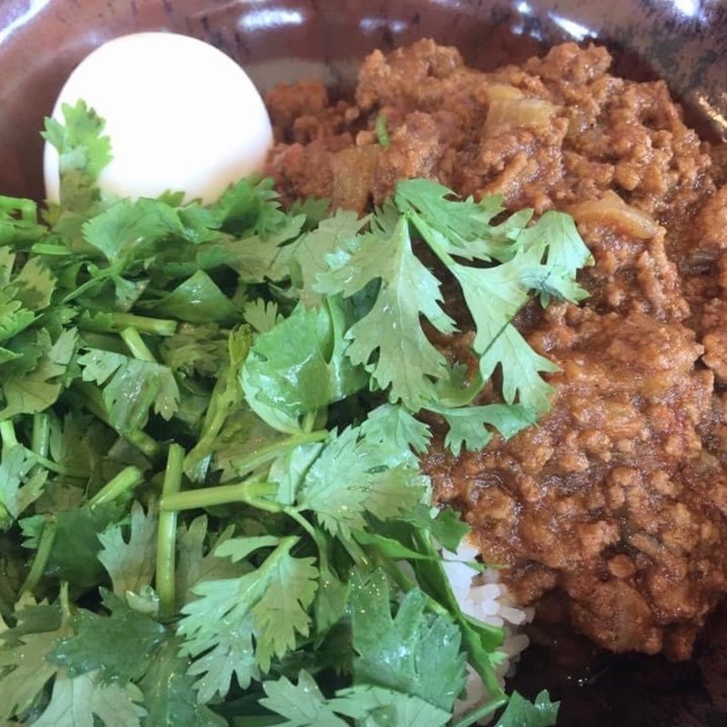 キーマカレー 半熟玉子 パクチー(カレバカ世紀)