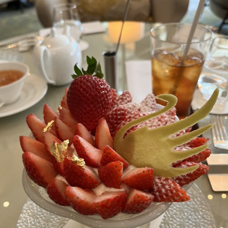 苺パフェ(ザ パレス ラウンジ - パレスホテル東京)