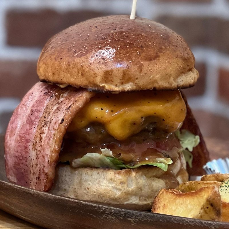 パンチャーベーコンチーズバーガー(CADENCE)
