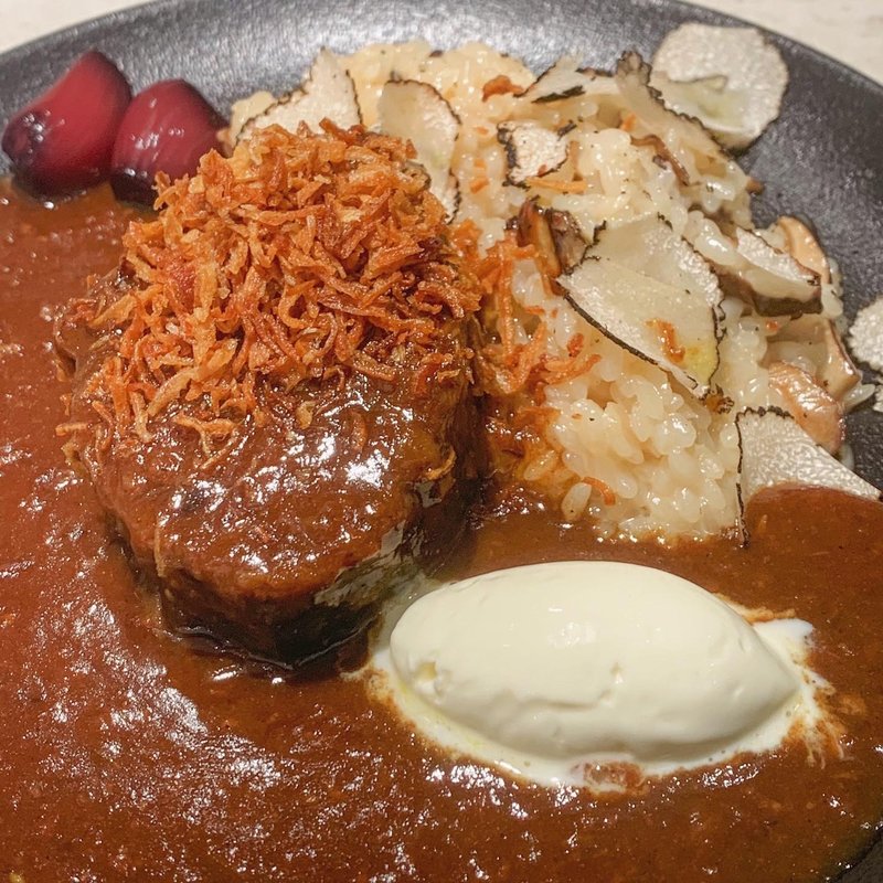 山形牛ホホ肉とすりたてトリュフのリッチな赤ワインカレー(ダルマット 六本木ヒルズ店)
