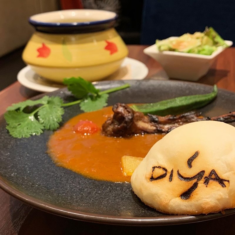ラムチョップのカレー ・菜の花入りバスマティライス(DIYA 六本木ヒルズ店)