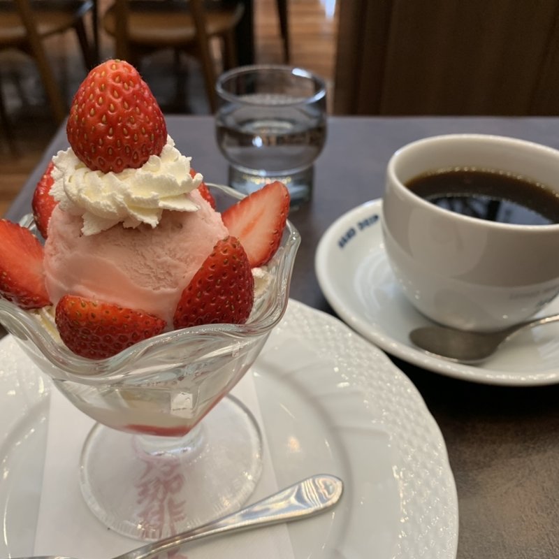 苺のショートケーキパフェセット(星乃珈琲店 水戸店 )