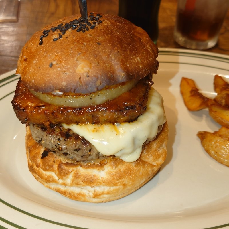 スパイシーミートローフバーガー(マンチズ バーガー シャック （MUNCH'S BURGER SHACK）)