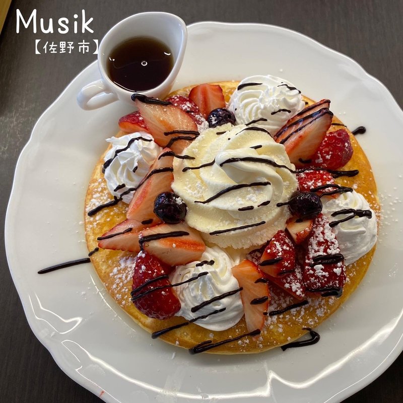 いちごのワッフル(珈琲セット)(Musik （ムジーク）)