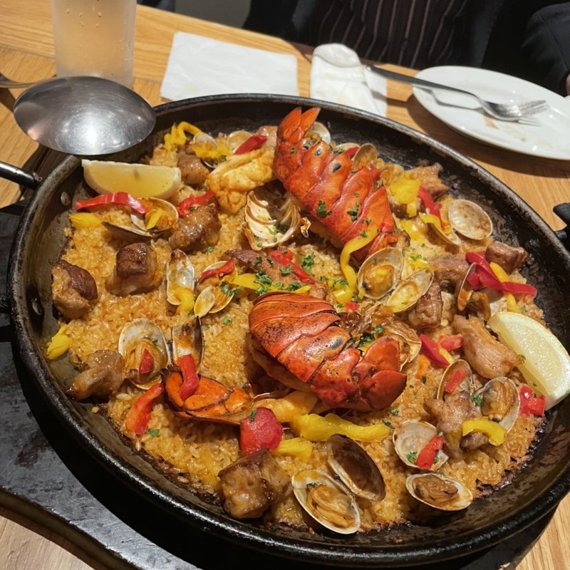 オマール海老とイベリコ豚のパエージャ（L）(La Pesquera MARISQUERIA)