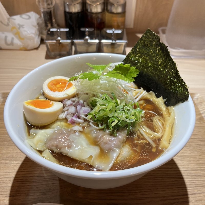 濃厚しょうゆ 特製ワンタン(中華そば上田製麺店)