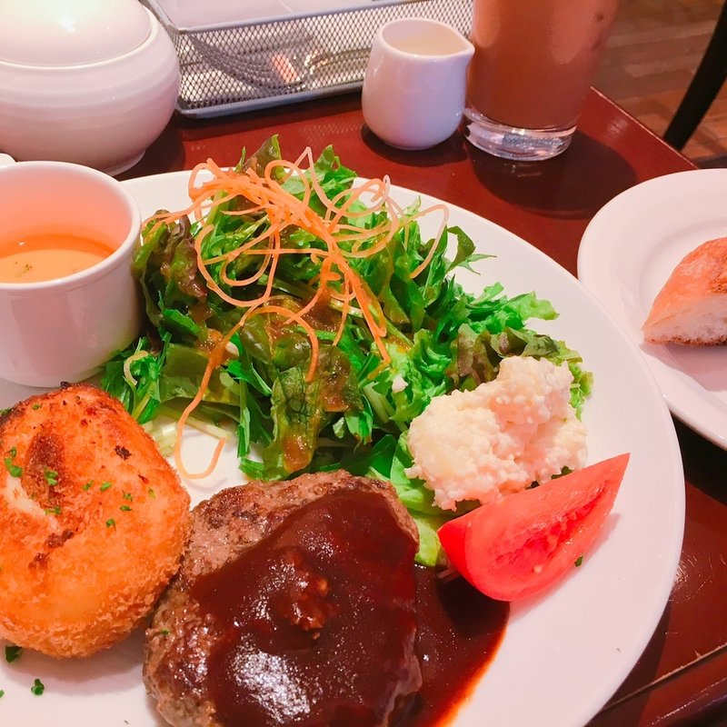 海老クリームコロッケとハンバーグランチ(ティーハウス リプトン ポルタ店 )