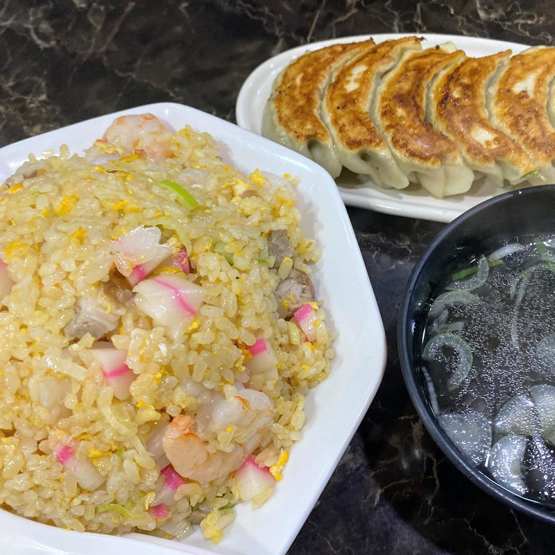 チャーハン 餃子(中華料理 末広)