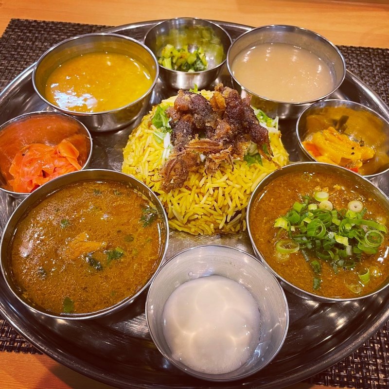 メイン2種盛り(スパイス料理ナッラマナム )