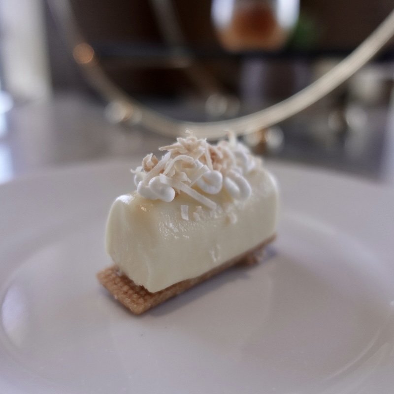 ココナッツホワイトチョコレート(ザ・ロビーラウンジ)