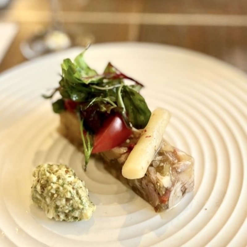 豚の煮こごりのテリーヌ（前菜）(バラックシュシュ)