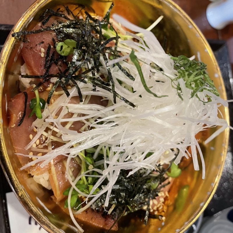 本まぐろ 中トロ丼(観音食堂 丼屋 七兵衛)