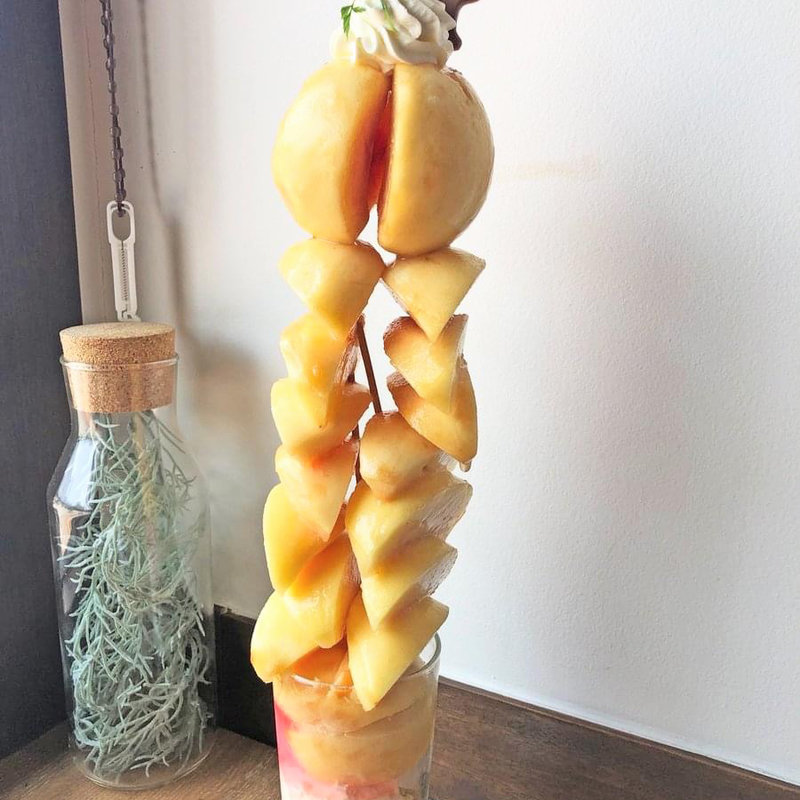 桃のロッククライムパフェ(All day dining Hikari)