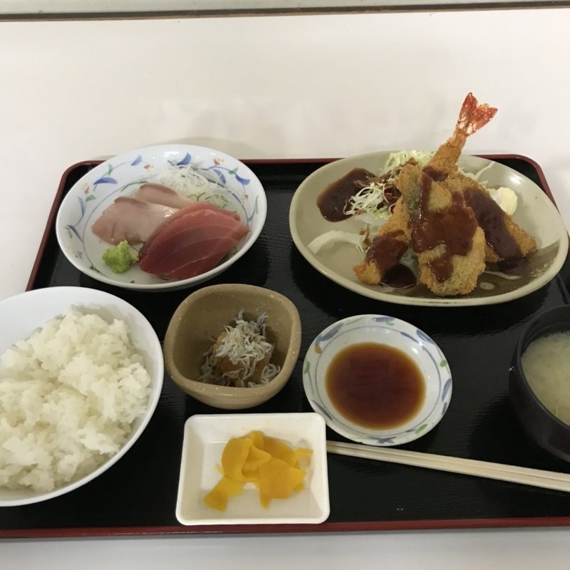 港の昼定食(魚市場食堂)