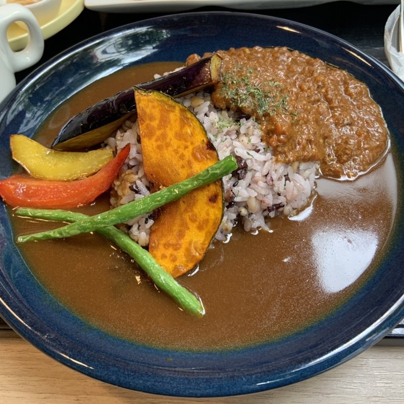 ドライカレーとスパイシーカレー　ハーフ＆ハーフ(プレミアホテル-CABIN-新宿)