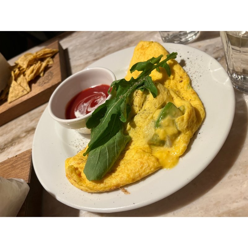 オムレツ(エビとアボカド)(ゴールデンチャイルドカフェ （Golden child cafe）)