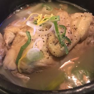 参鶏湯(韓国家庭料理 自起屋)