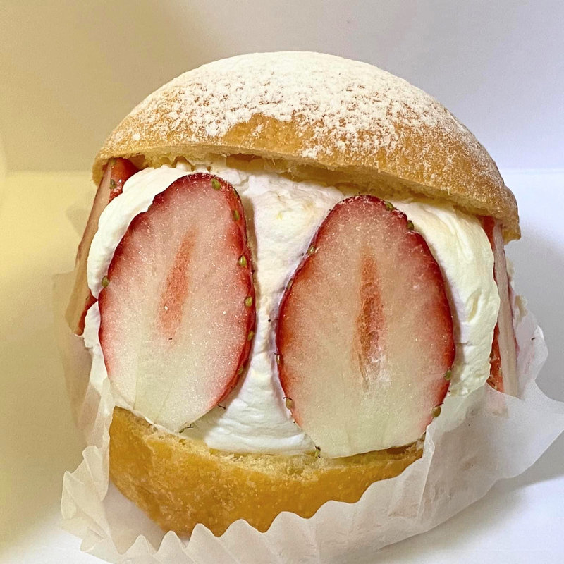 いちごマリトッツォ(いちごの里 )