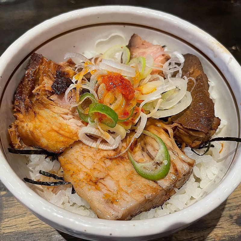 炙りチャーシュー丼(中華そば しながわ)