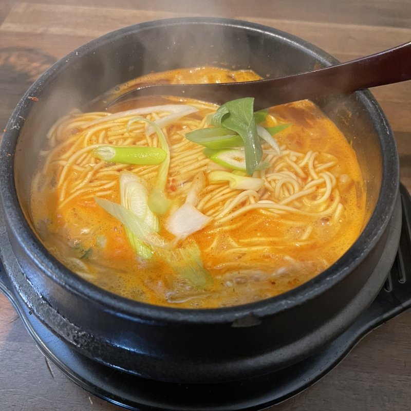 赤ホルモンラーメン(8910 北新地店 （白寿）)