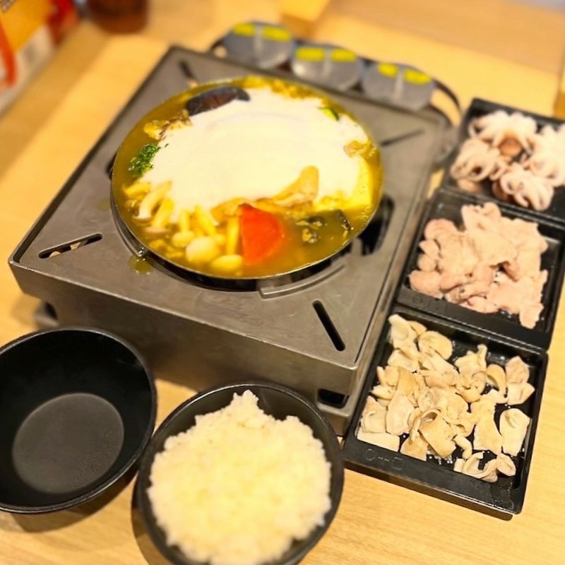 カレー野菜鍋（トッピング:豚肩ロース、豚モツ、イイダコ）(BOILING POINT 渋谷店)