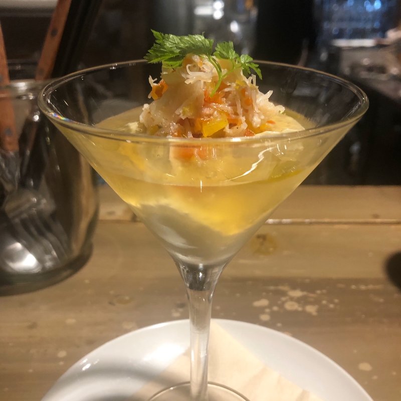 ズワイ蟹とアボカドのムースカクテル トマトコンソメジュレ(lumielune(ルミエルネ))