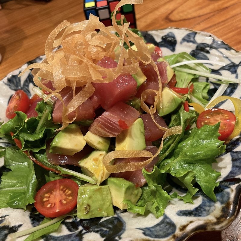 まぐろとアボカドのスイートチリサラダ(神楽坂 睦)