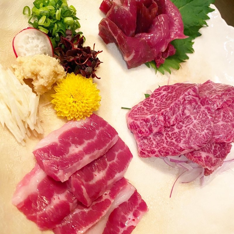 馬刺し盛り合わせ(地鶏屋 亜門)