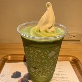 玄米抹茶ソフトクリームラテ　Lサイズ(ナナズグリーンティー 上野マルイ店 )