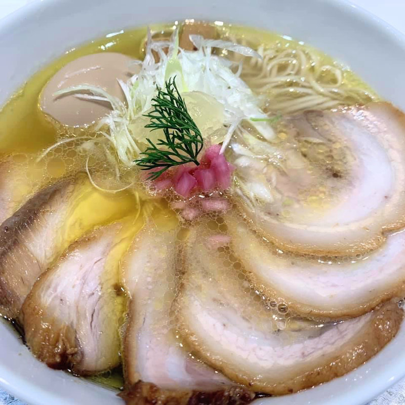 塩ラーメン 味玉アローカナ 煮豚(上方レインボー)