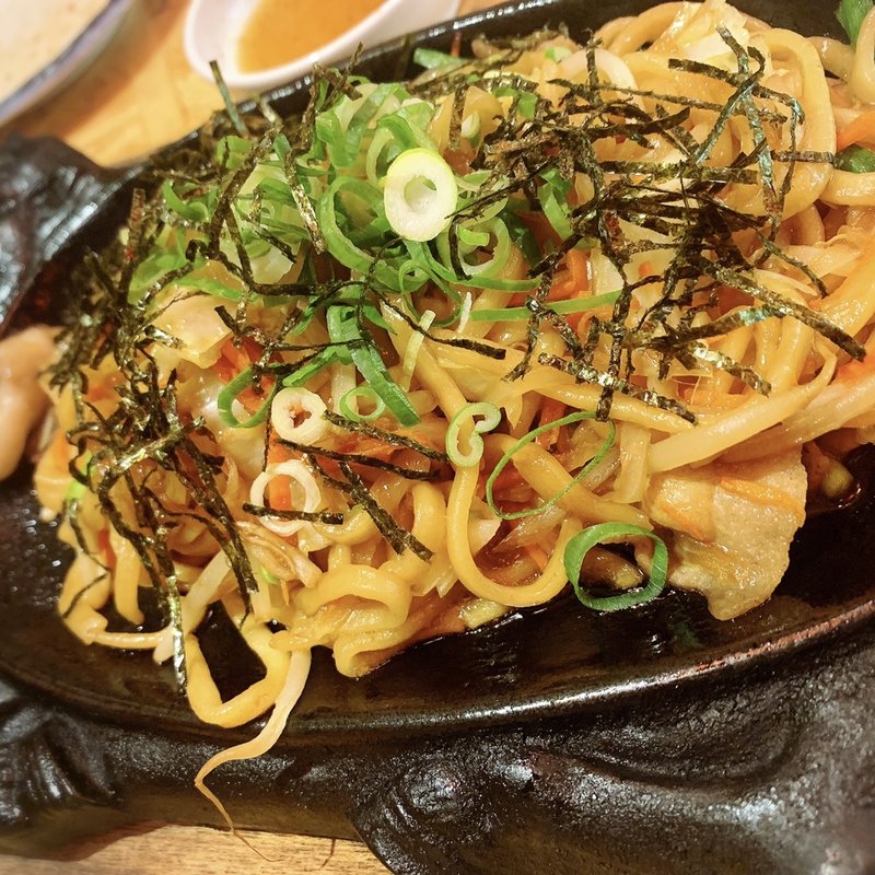 沖縄焼きそば(焦がしニンニク醤油)(博多アカチチ3丁目)