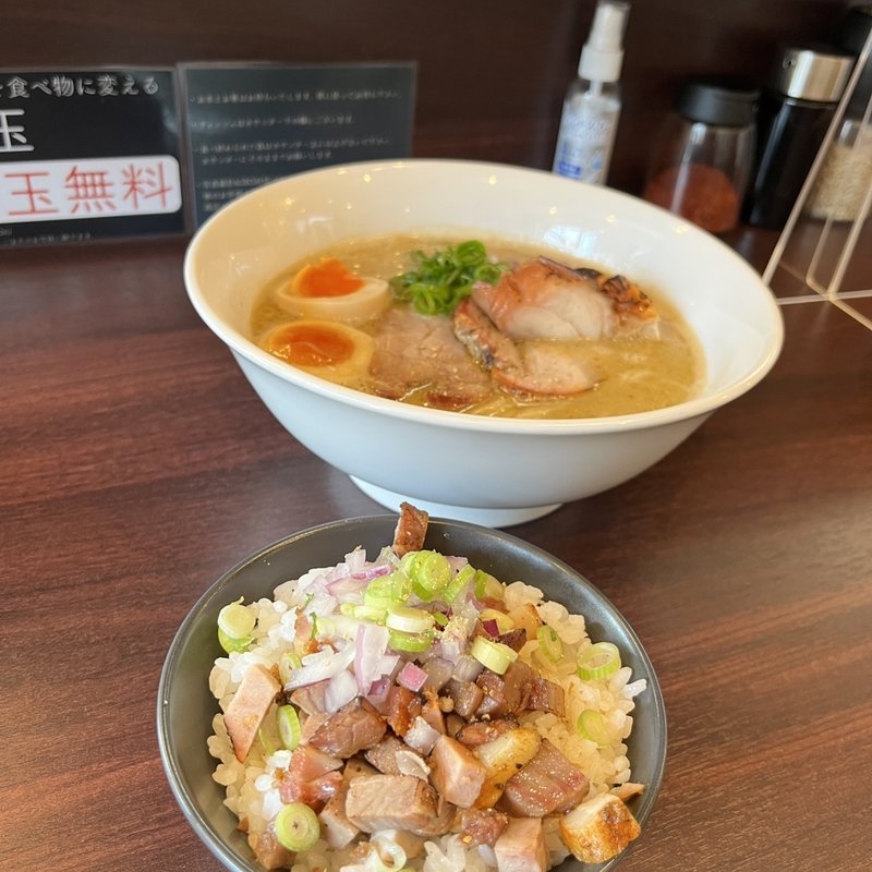 鶏白湯(味玉)＆吊るしヤキブタまぶし飯(麺乃はる)