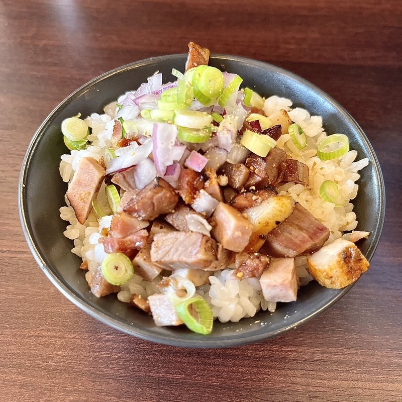 吊るしヤキブタまぶし飯(麺乃はる)