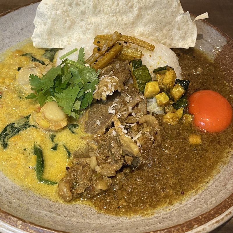 (限定)牛バラカルビのカレーと、豆乳ホタテのダル(らんらんルー)