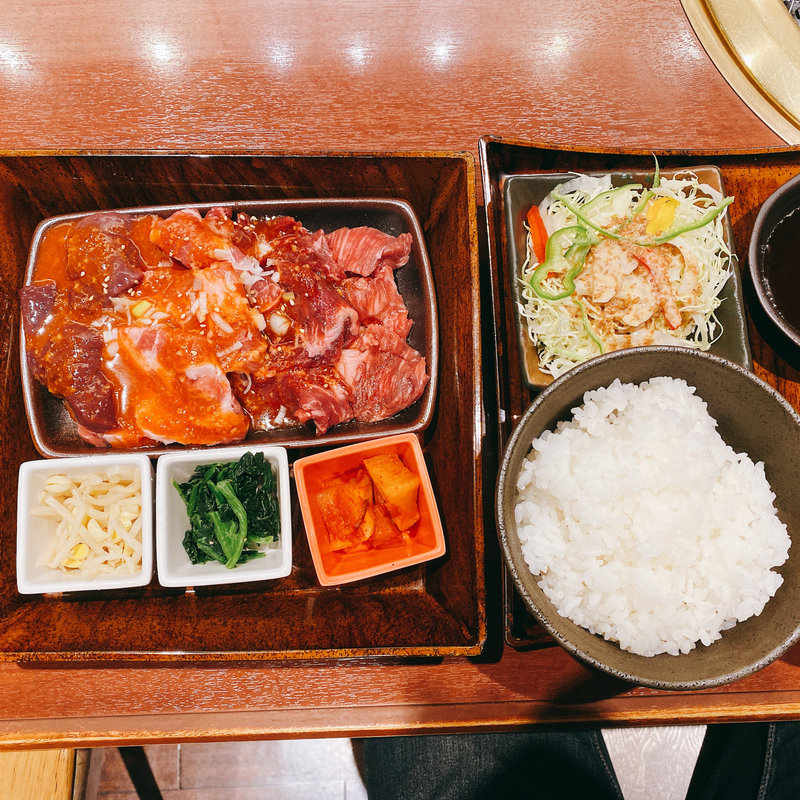 選べる焼肉三種ランチ(カンゲン クイーンズスクエア店 )