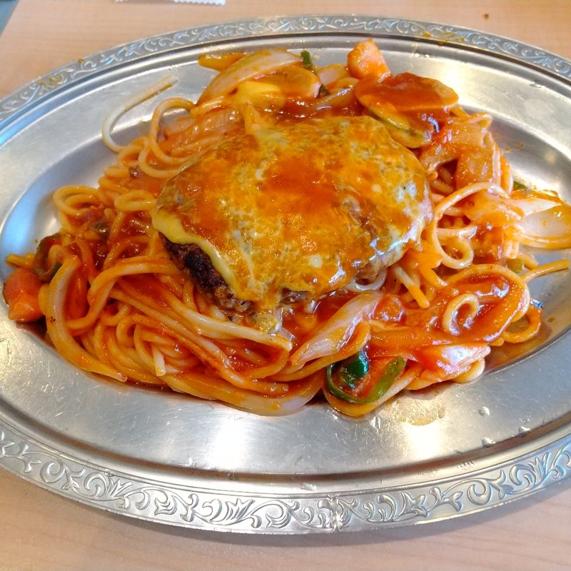 ナポリタン チーズハンバーグ乗せ(自由亭 新神戸)