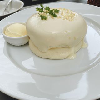 ホワイトクリームのパンケーキ(カフェ&レストラン アゼキリ)