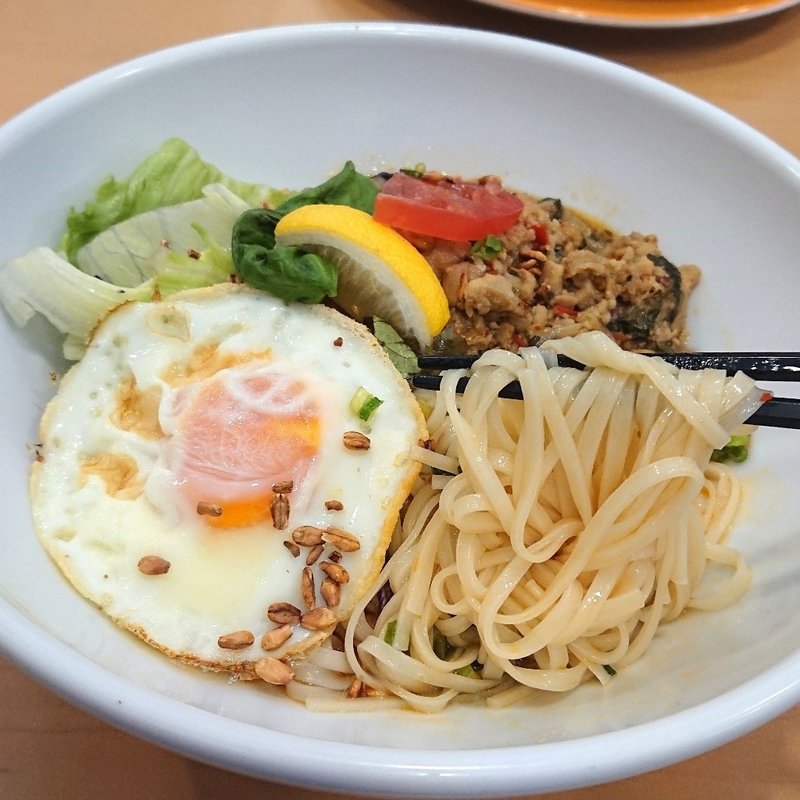 稲庭うどんのエスニック風まぜそば(ジョナサン 宮前平店)