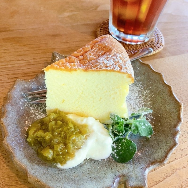 イタドリジャムのふんわりチーズケーキ(啄木鳥 )