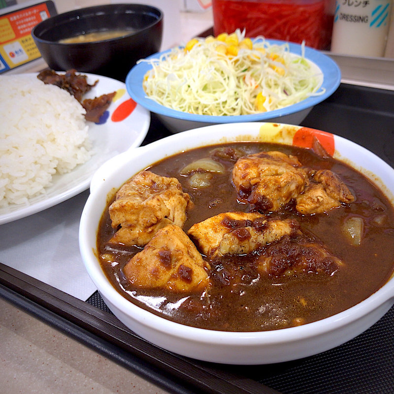 ごろごろ煮込みチキンカレー生野菜セット 大盛(松屋 喜多見店)