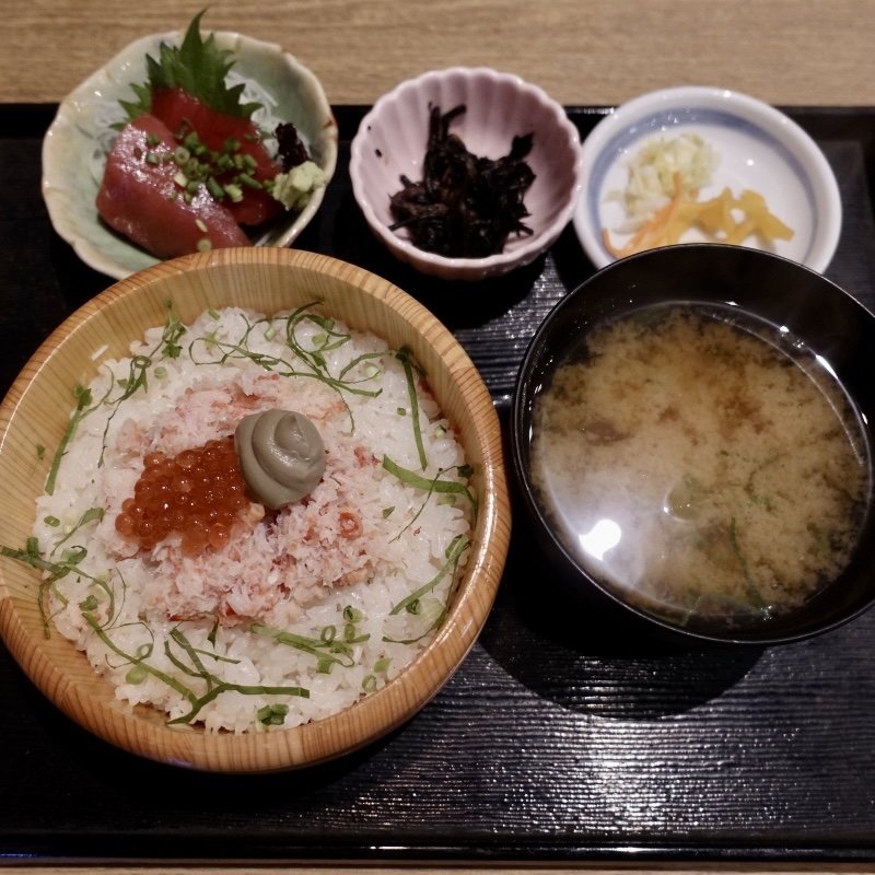 かに丼(かにと海鮮丼かじま)