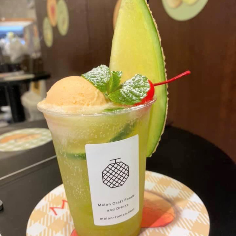 専門店のメロンクリームソーダ(果房　メロンとロマン)