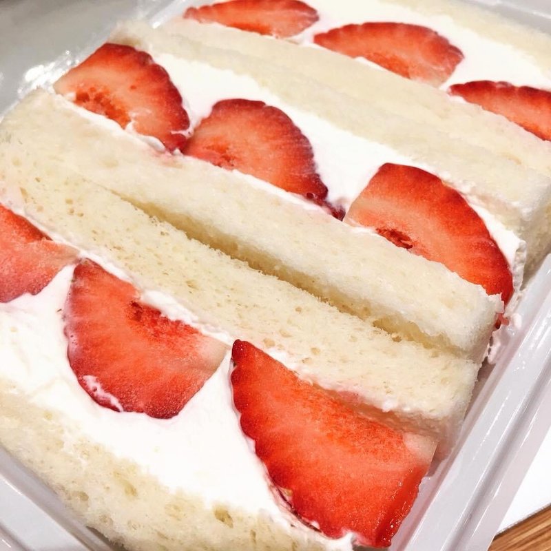 あまおうのフルーツサンド(山口果物 （ヤマグチクダモノ）)