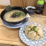 ラーメン半チャーハン(博多とんこつラーメン はじめ 中目黒本店)