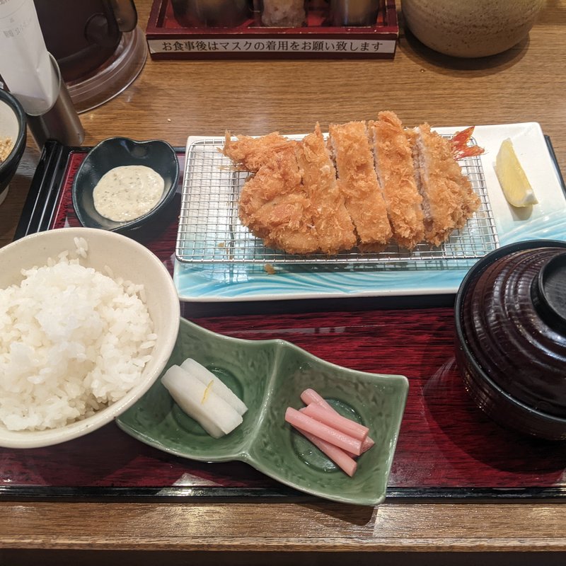 熟成三元麦豚ロースかつと大海老フライ盛り合わせ御膳(とんかつ新宿さぼてん 大崎シンクパーク店)