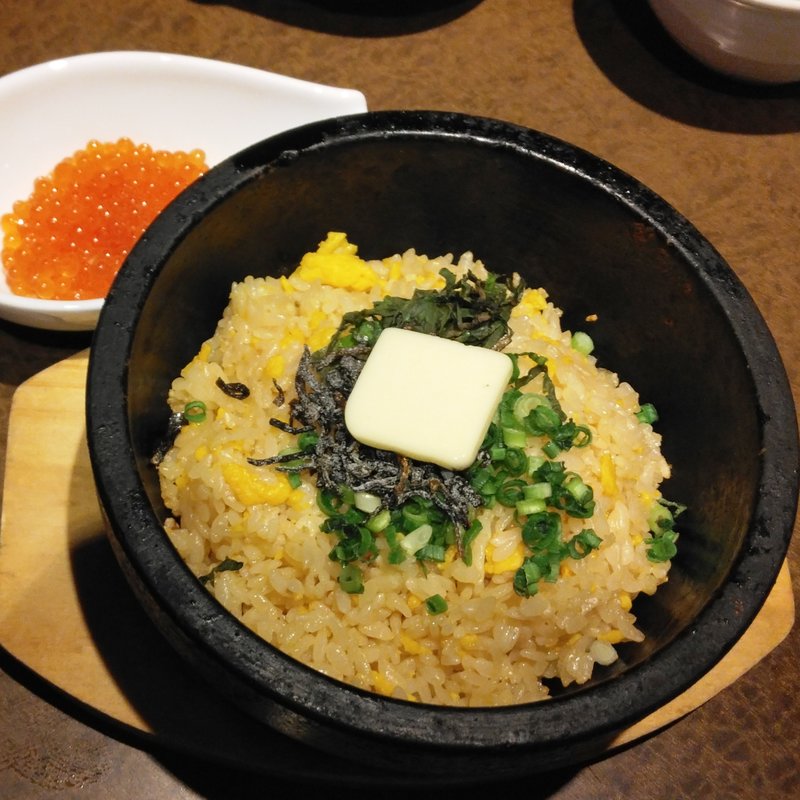 たっぷりいくらの石焼きチャーハン(居酒屋 土間土間 川崎仲見世通り店)
