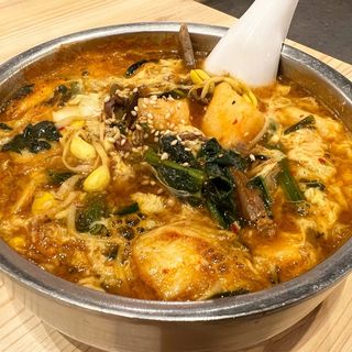 ユッケジャン温麺(近江焼肉ホルモンすだく京都本店)