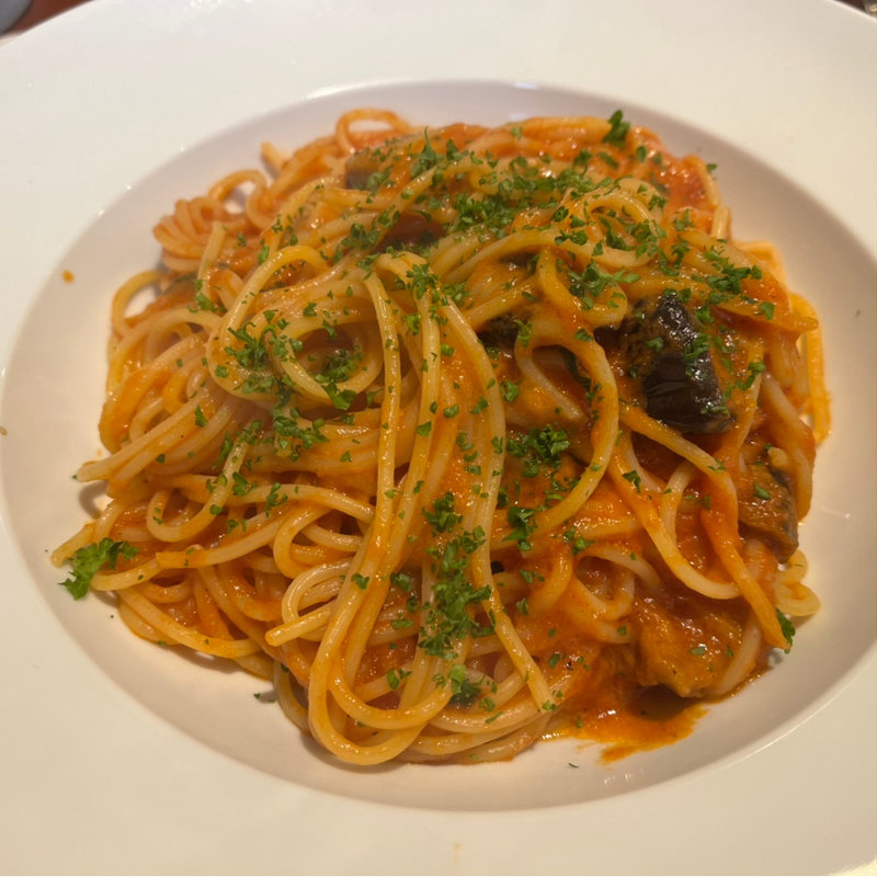 長ナスとモッツァレラチーズのトマトソーススパゲッティ(タベルナ・パパ )