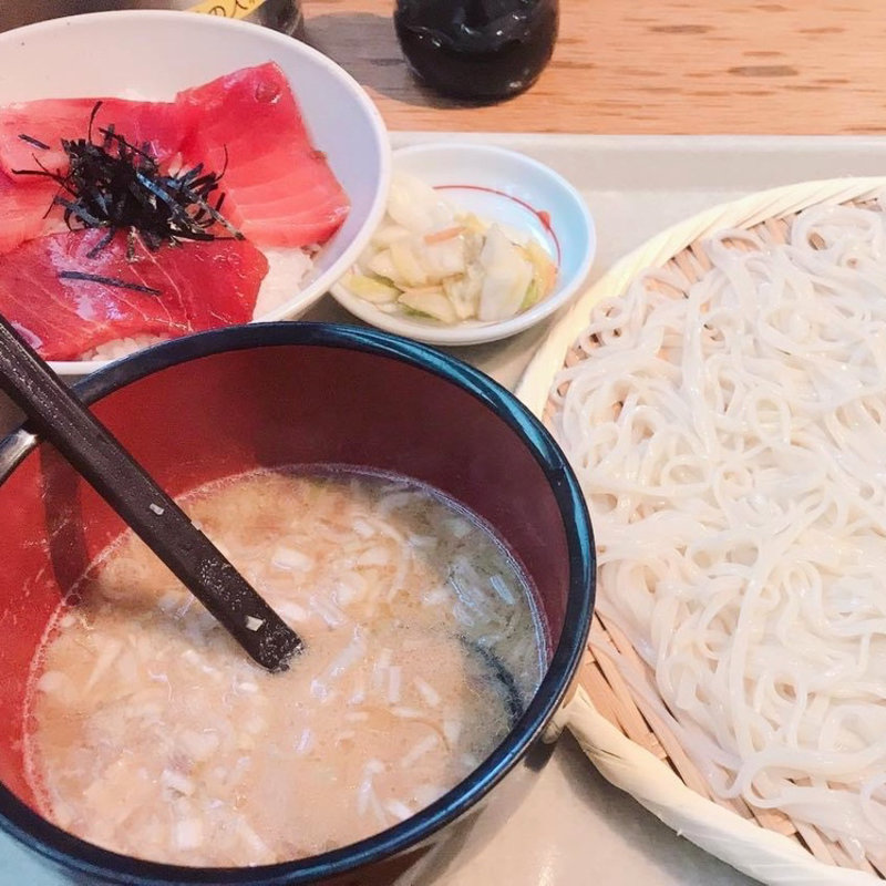 稲庭うどん七蔵特製スープつけ麺 まぐろ漬け丼(稲庭うどん 七蔵)