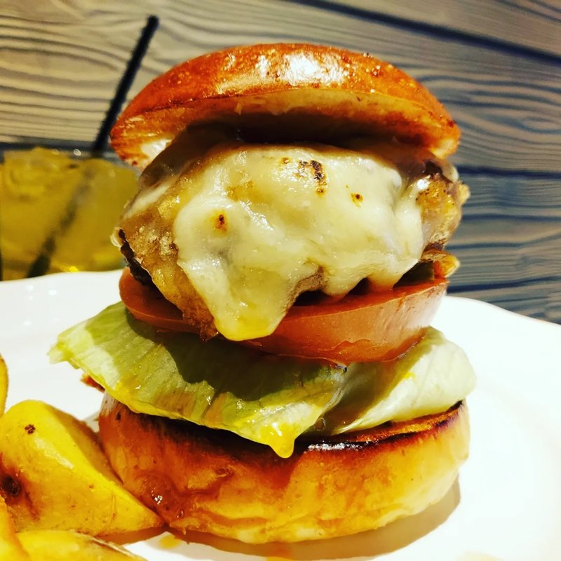 餅チーズバーガー(だるま珈琲)